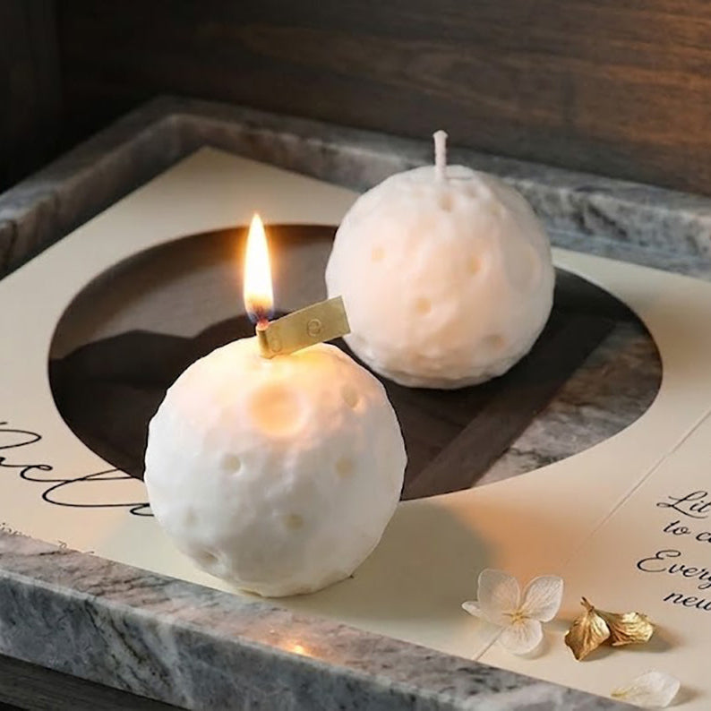 The Pale Moon - English Pear & Freesia
